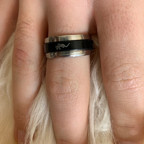 2/$40 Salamander spinner ring NWT - Picture 2 of 7